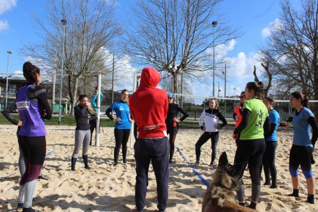 Groupe fille durant le stage compétition Only Beach